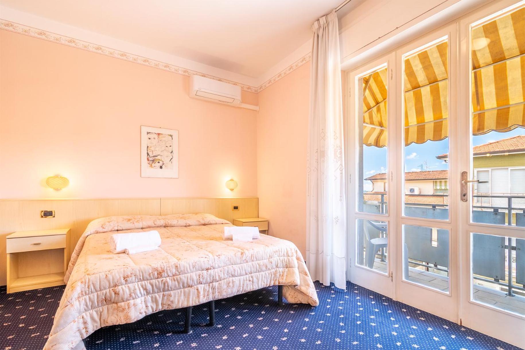 Hotel Marnie Massarosa Bagian luar foto