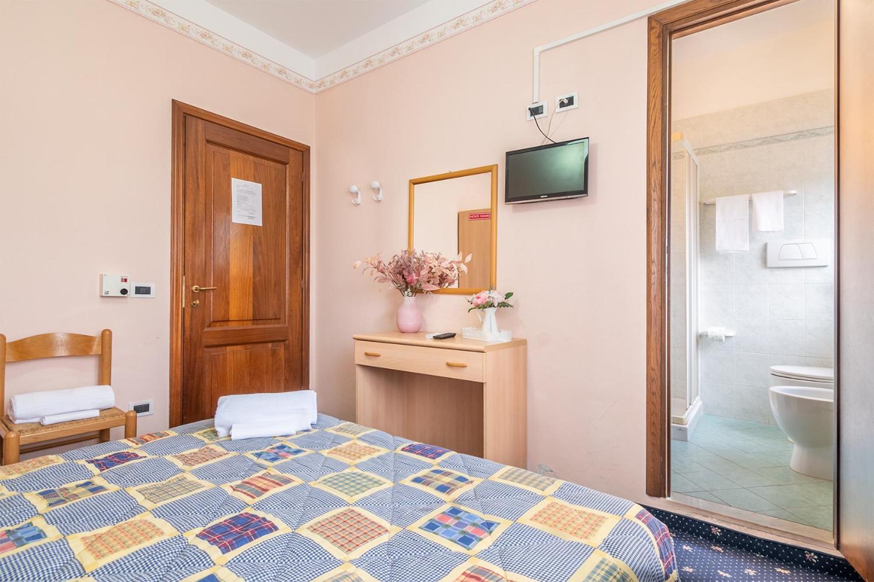 Hotel Marnie Massarosa Bagian luar foto